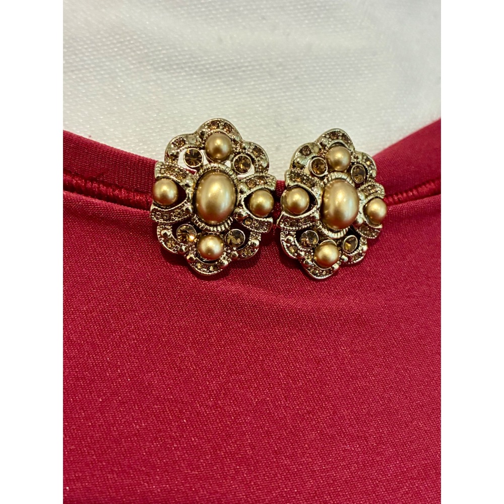 Vintage Monet Gold Tone Faux Pearl Rhinestone Clip On Earrings - Picture 3 of 4